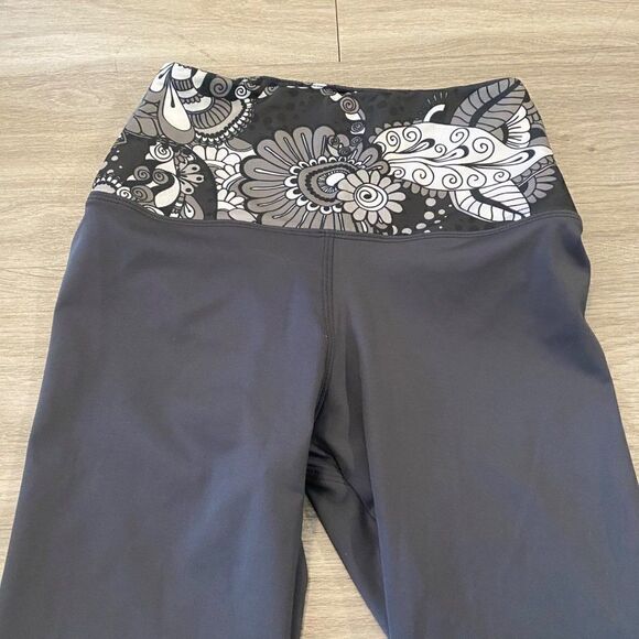 Pineapple Clothing grey patterned comfortable spandex leggings - Picture 3 of 6